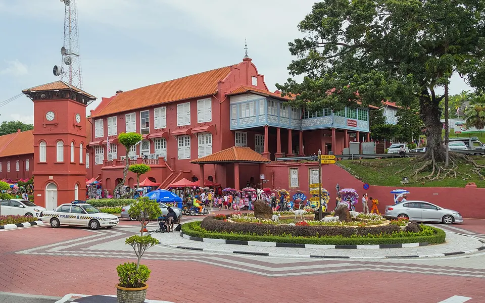 Bangunan Stadthuys dan Menara Jam di Dataran Merah